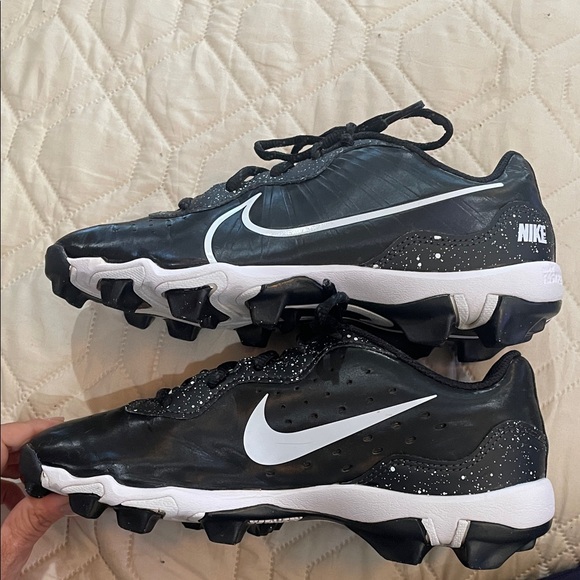 Nike Black and White Fastflex Baseball Cleats (D) - Picture 3 of 5